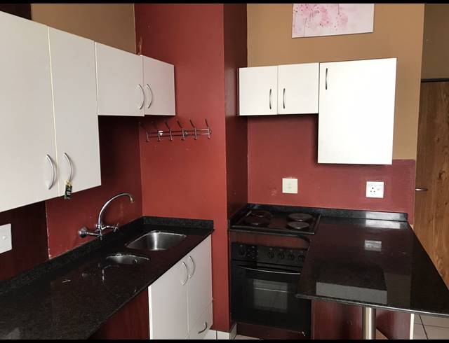 1 BEDROOM FLAT FOR SALE IN BRAAMFONTEIN